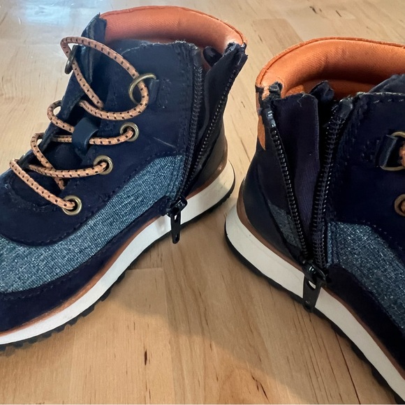 🔆 Bundle items 6 for $30 NWOT Old Navy Hiker Style Shoes - Picture 3 of 8